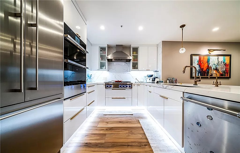 Irvine Residence Interior — view 3
