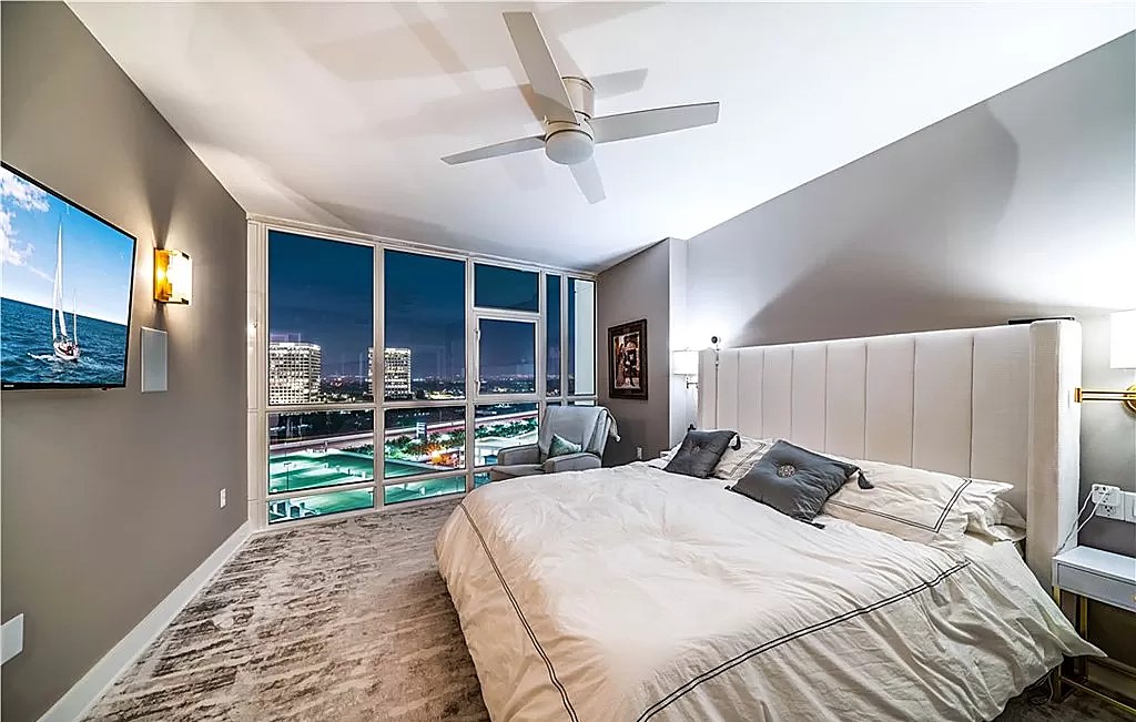 Irvine Residence Interior — view 5